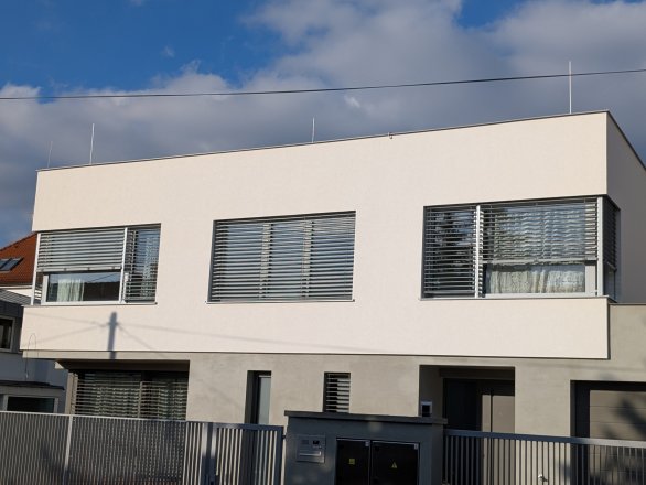 Hliníkové venkovní žaluzie c–80